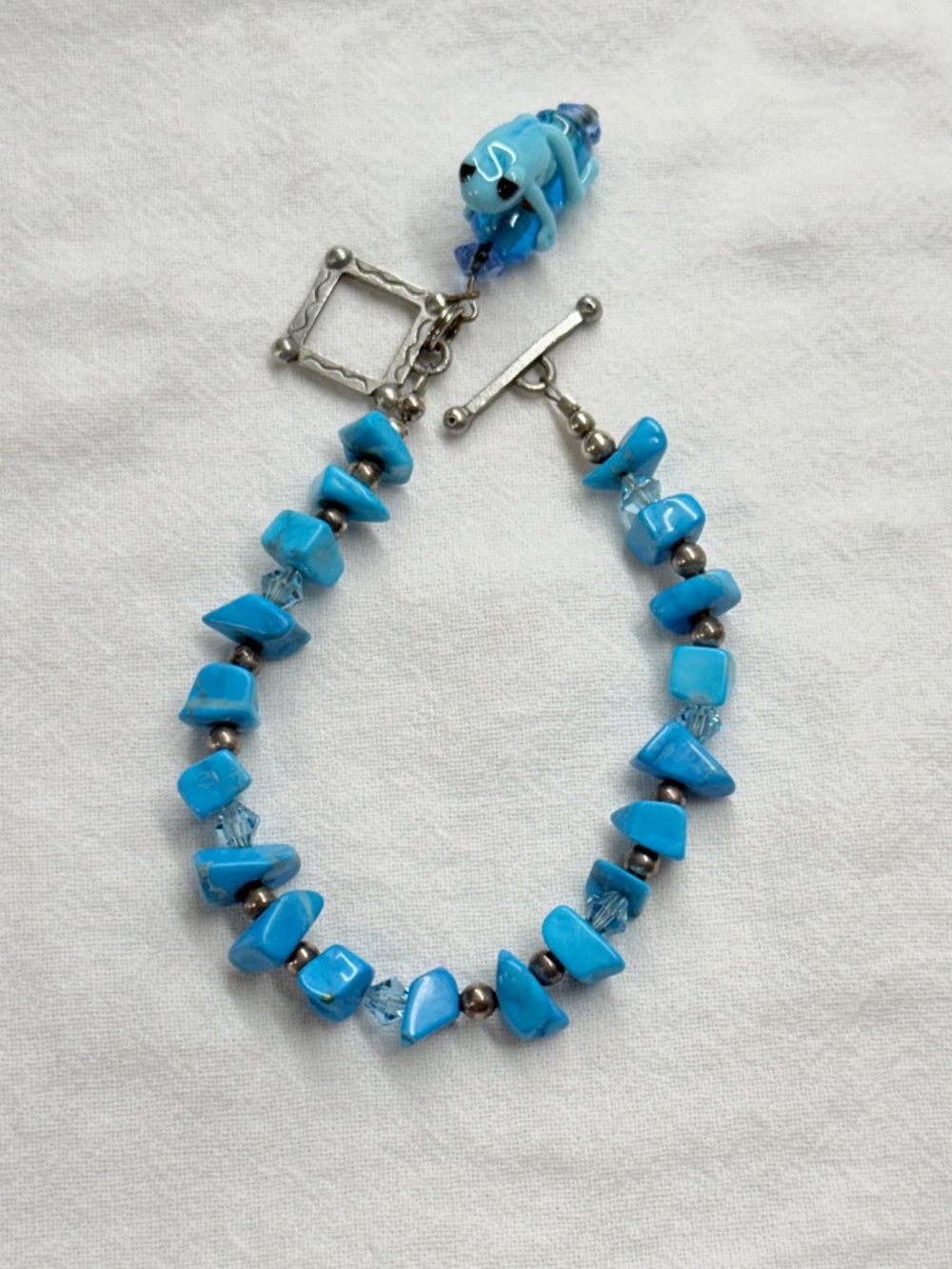 Blue Turquoise Chips Silver Tone Beads and a Frog Charm 7" Bracelet Toggle Clasp